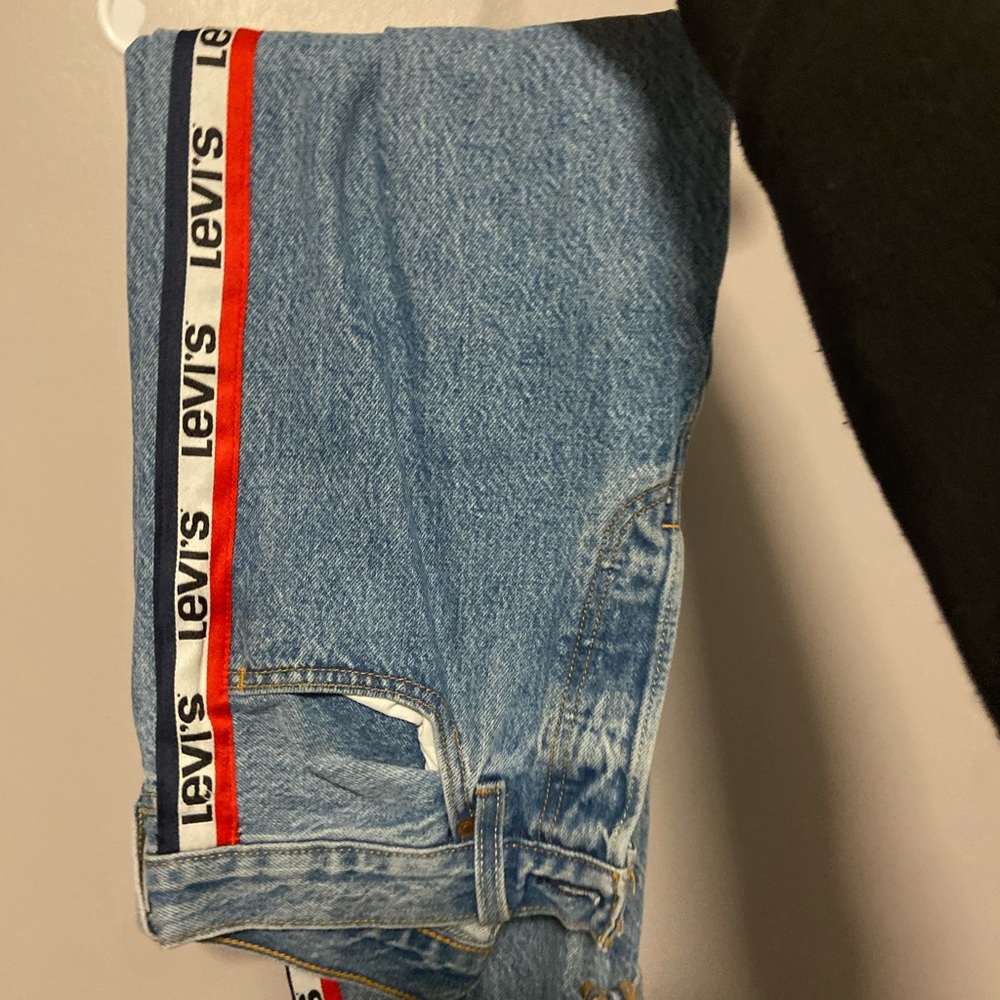 Levi’s mom jeans